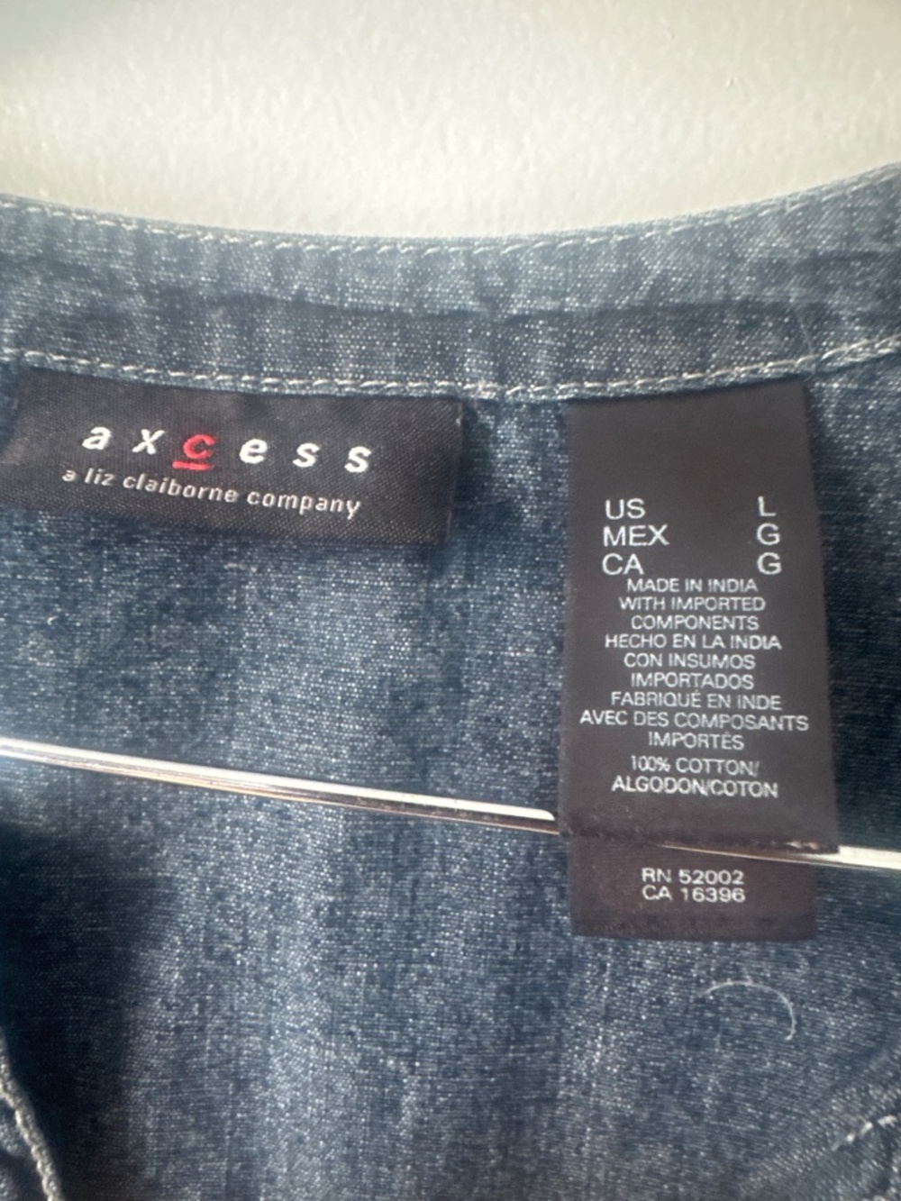 Axcess a  Liz Clayborne company denim cap sleeve button down - Picture 2 of 5
